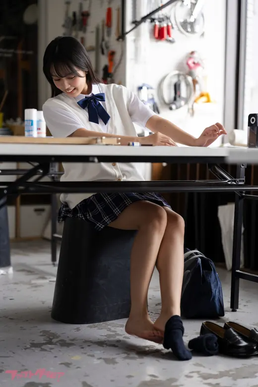 Kurumi Miyajima seated at an art-room desk
