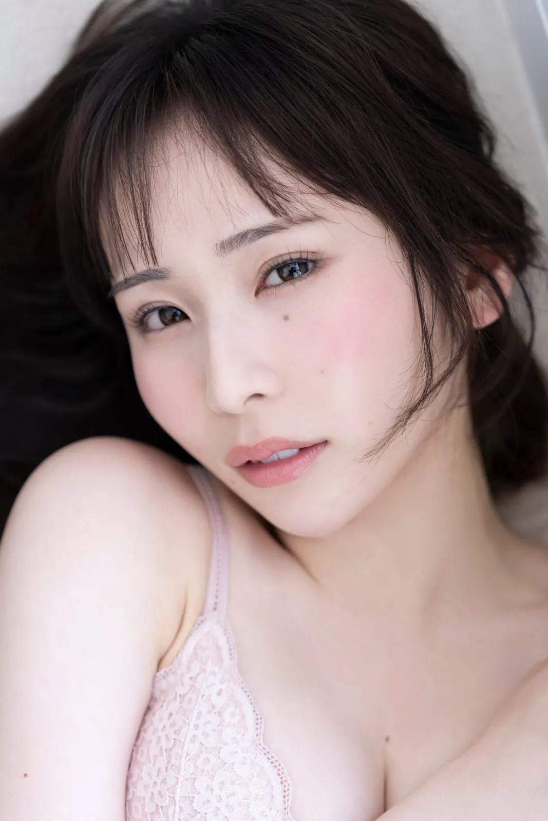 Preview image from Maiyu Kurihara (栗原舞優) digital photobook Colorful Mayu-chan and Monotone Mayu-chan