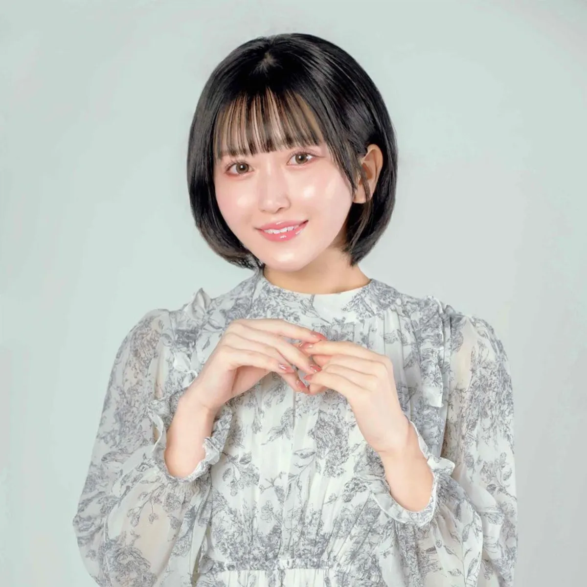 Momonosuke (もものすけ) holding a floral bikini by the sea. Ichitōsei (print photobook) coverage.