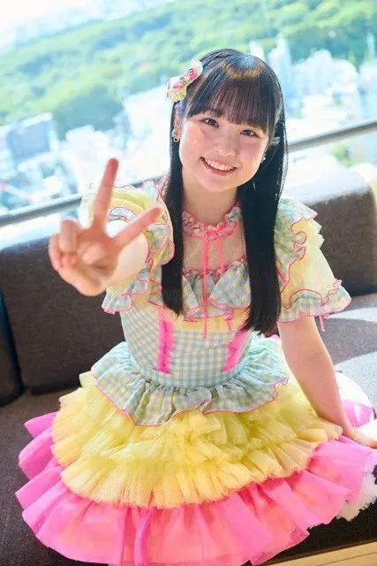 HKT48 members Sae Kurihara, Aki Toyonaga, and Ayane Ryuto (龍頭綺音) in a Weekly Playboy interview photograph.