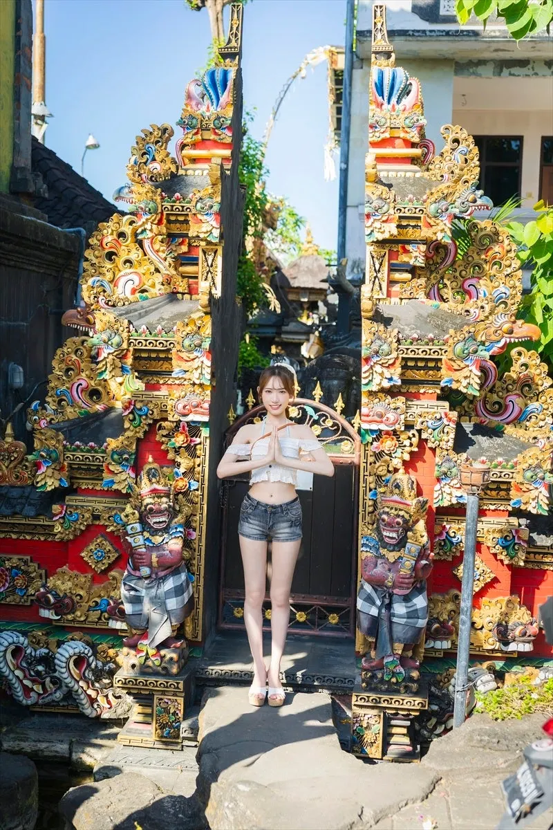 Karen Hara (原かれん) 1st photobook Dostrike promotional image