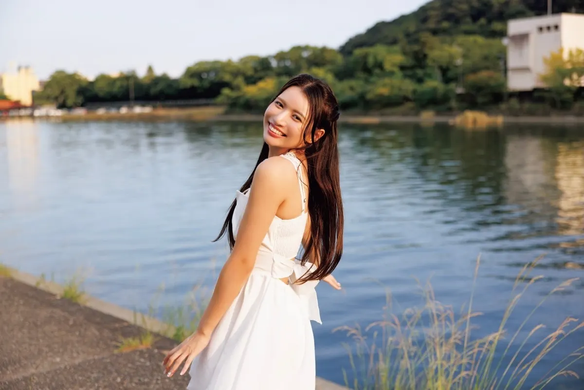 Sayuri Fujito (藤渡小百合) First Photobook No Guard
