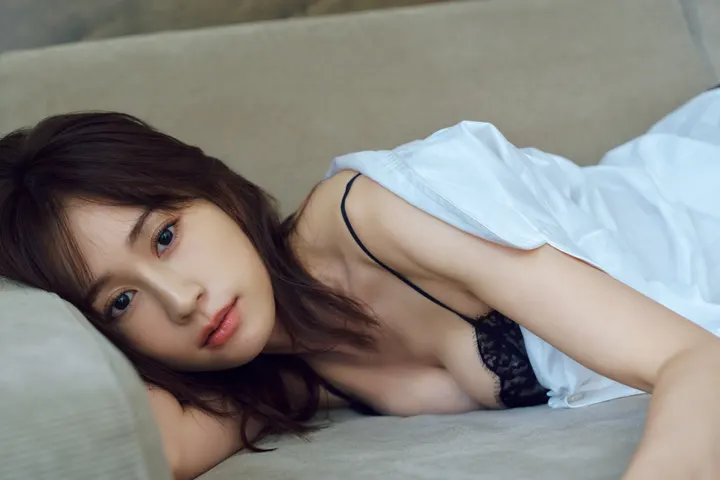 Atsuko Maeda (前田敦子) photobook Beste promotional image