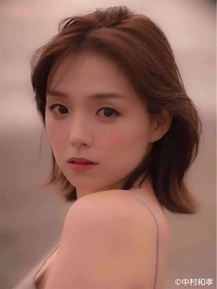 Ai Shinozaki (篠崎愛) official profile portrait