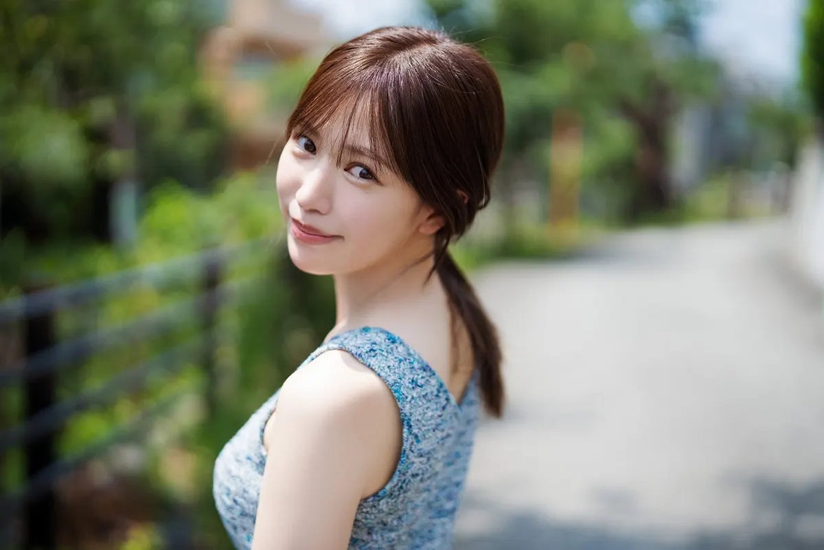 Hirona Unjo (運上弘菜) in a landscape-format preview photograph from IN MOTION