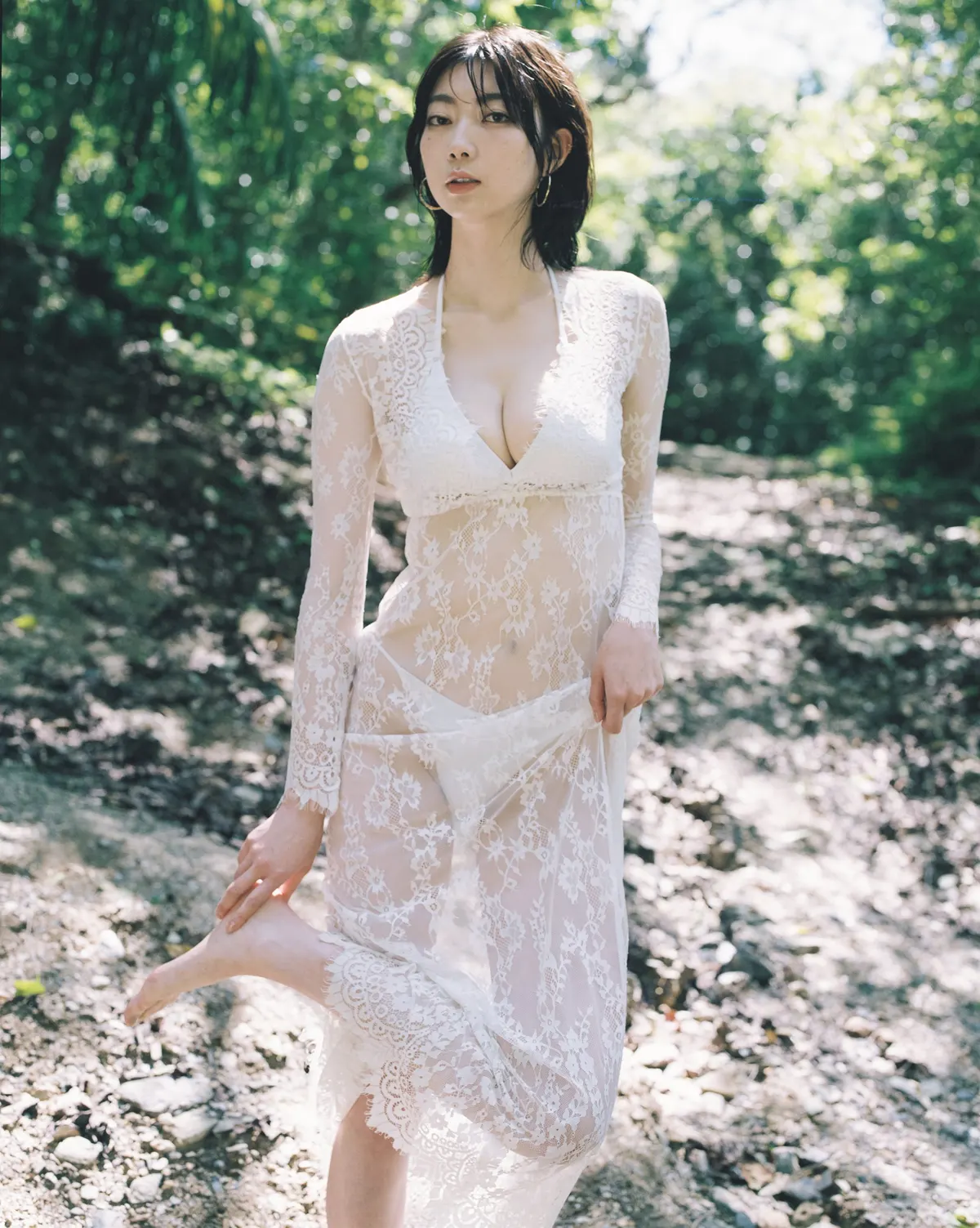 Actor and Model Rika Tsutaya, Standing 180 cm Tall, to Release First Photobook Doro-naka no Hana on August 19