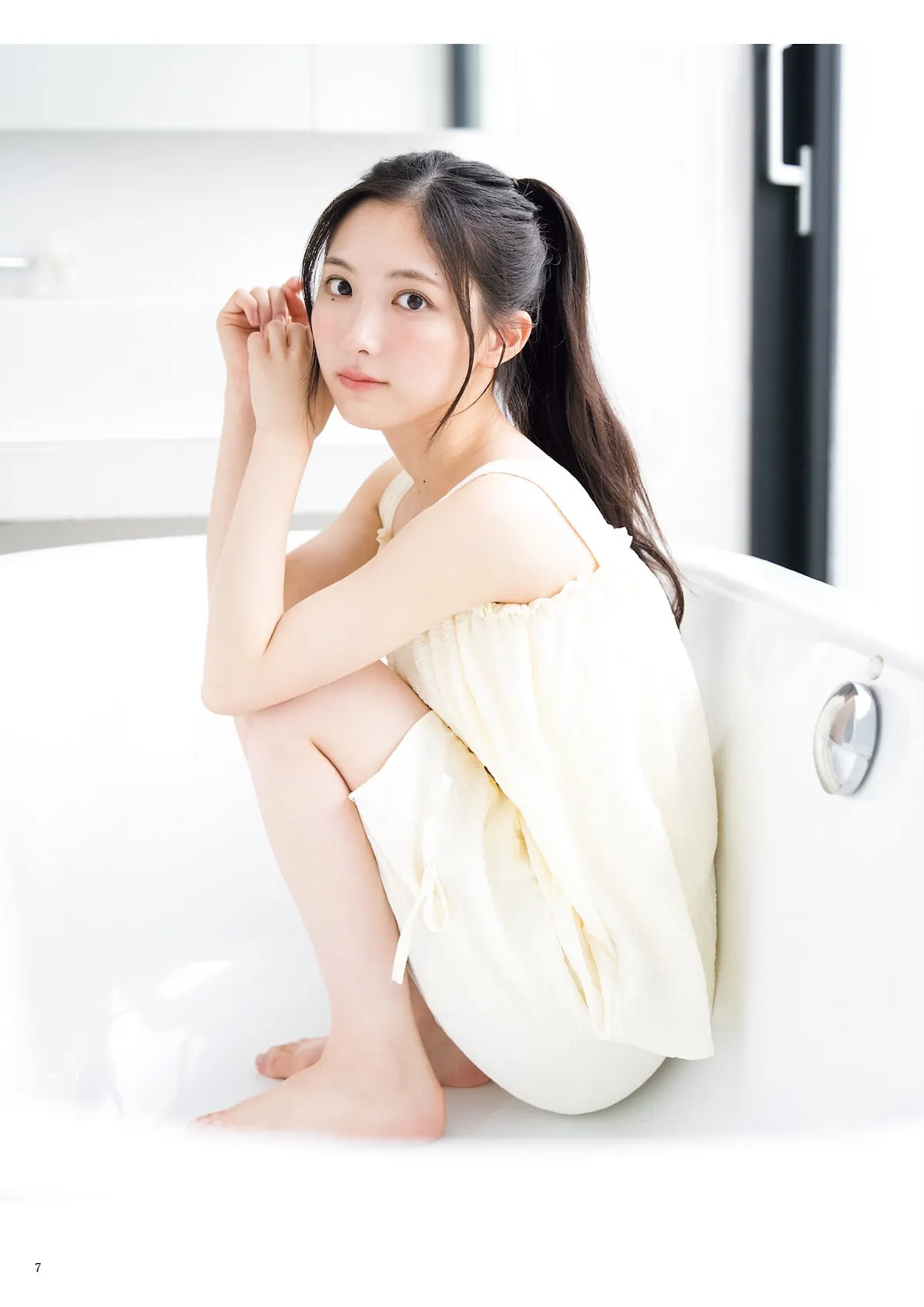 Gravure Champion Vol. 11 Goes on Sale January 30 With Aiki Taniguchi on the Cover and Yu Murai on the Back Cover